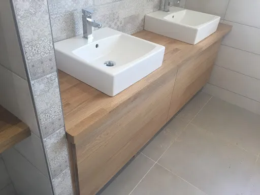 V MENUISERIE à Feurs